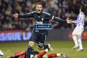 曼联传奇埃尔文力挺卢克-肖转型左中卫 盛赞其本赛季表现堪称现象级