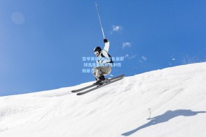 意甲赛场惊现红色面彩 球员集体发声抵制性别暴力