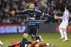 火箭行云流水演绎团队篮球 阿门空切暴扣点燃主场激情